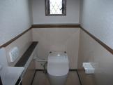 トイレ腰下にはキッチンパネルを